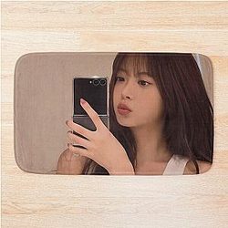 Limited Edition Le Sserafim Merch - Trendy K-pop Shirts & Accessories