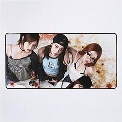 LE SSERAFIM Desk Mat