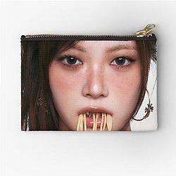 LE SSERAFIM EUNCHAE Spaghetti Zipper Pouch