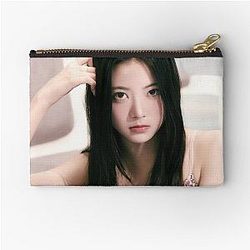 LE SSERAFIM EUNCHAE Pouch