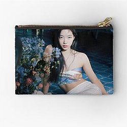 LE SSERAFIM Kazuha Zipper Pouch