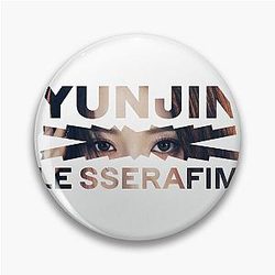 Yunjin LE Sserafim Name Overlay Pin