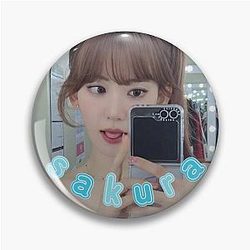 SAKURA Le Sserafim Badge Pin