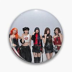 LE SSERAFIM SPAGHETTI Pin