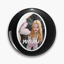 Yunjin LE Serafim Name Pin