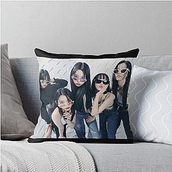 LE SSERAFIM - Unforgiven Throw Pillow