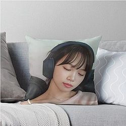 LE SSERAFIM SPAGHETTI Chaewon Merch Limited K-Pop Apparel Accessories Throw Pillow