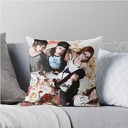 LE SSERAFIM Throw Pillow