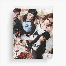 LE SSERAFIM Duvet Cover