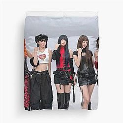 LE SSERAFIM Duvet Cover