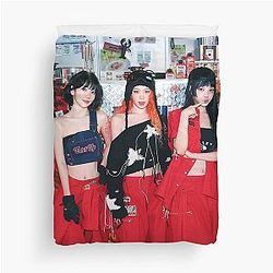 LE SSERAFIM Duvet Cover