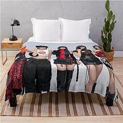 LE SSERAFIM SPAGHETTI Throw Blanket