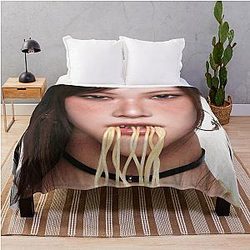 LE SSERAFIM EUNCHAE Throw Blanket