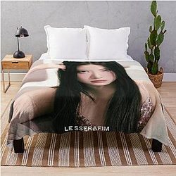 LE SSERAFIM Eunchae Throw Blanket