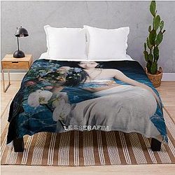 LE SSERAFIM Kazuha Throw Blanket