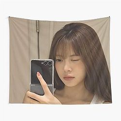Limited Edition Le Sserafim Eunchae Merch Trendy K-pop Shirts Accessories Tapestry