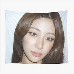 Le Sserafim Merchandise – Stylish Apparel & Unique K-pop Gifts Tapestry