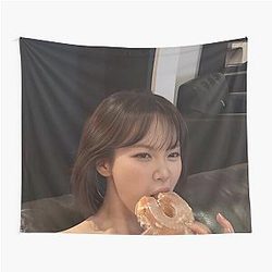 Shop Le Sserafim Chaewon Merch – Premium K-pop T-shirts, Hoodies & Accessories Tapestry