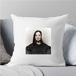 Style Icon Lily Gladstone Pillows Cover
