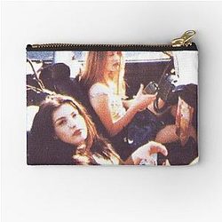 Liv Tyler Alicia Silverstone Zipper Pouch