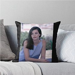 Liv Tyler art Throw Pillow
