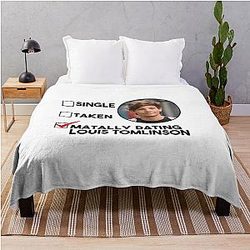 Single Mentally Dating Louis Tomlinson Throw Blanket