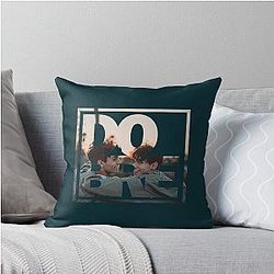 Dobré Twin Throw Pillow