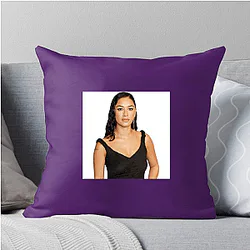 Red Carpet Queen Luciane Buchanan Pillows Cover