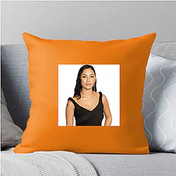 Red Carpet Queen Luciane Buchanan Pillows Cover