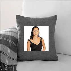 Red Carpet Queen Luciane Buchanan Pillows Cover