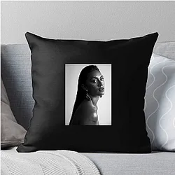Leading Lady Luciane Buchanan Pillows Cover