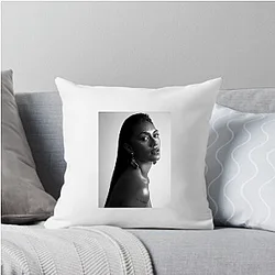Leading Lady Luciane Buchanan Pillows Cover
