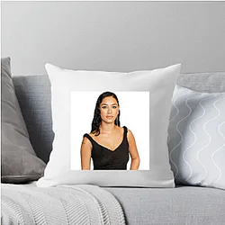 Red Carpet Queen Luciane Buchanan Pillows Cover