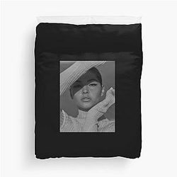 Madelyn Cline Duvet Cover