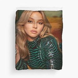Madelyn Cline Outer Banks Duvet Cover