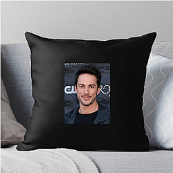 Hollywood Hunk Michael Trevino Pillows Cover