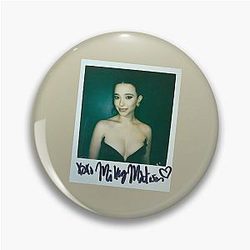 Mikey Madison signed Pin photo