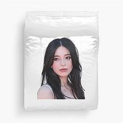 Mikey Madison a Duvet Cover