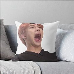Classic Mingi Throw Pillow