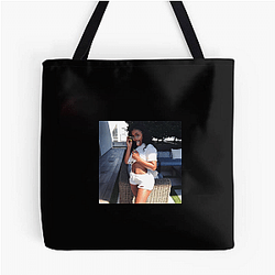 Miracle Watts is a famous model Miracle Watts Bags