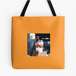 Miracle Watts is a famous model Miracle Watts Bags