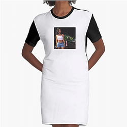 Miracle Watts owns a lash company Miracle Watts Dresses
