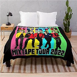 NKOTB Summer Tour 2022 Essential T-Shirt Throw Blanket