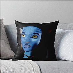 Neytiri Throw Pillow