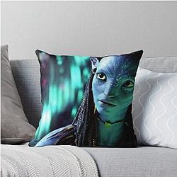 Gorgeous Neytiri Throw Pillow
