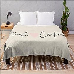 Cute Noah Centineo name in cursive with cute pink heart throw blanket