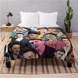 Noah Schnapp College Throw Blanket
