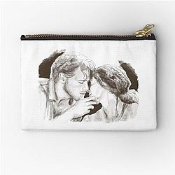 Jamie and Claire Kiss Outlander Zipper Pouch