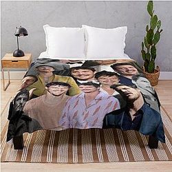 Pedro Pascal Throw Blanket