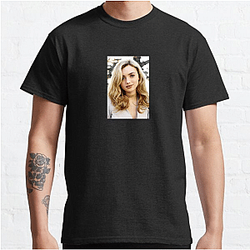 Red Carpet Queen Peyton List T-Shirts